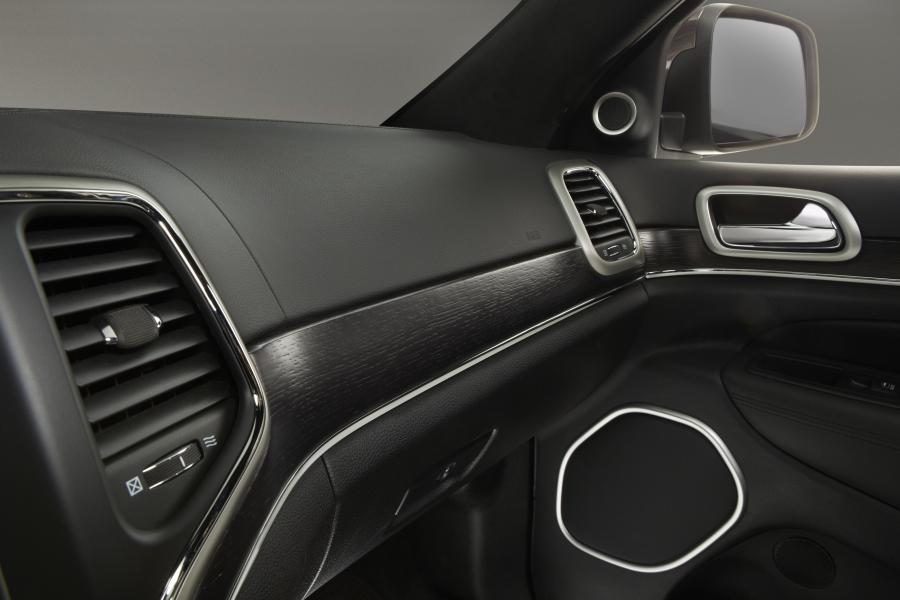  Jeep Grand Cherokee Summit 2013 года  (фото 15 из 27)